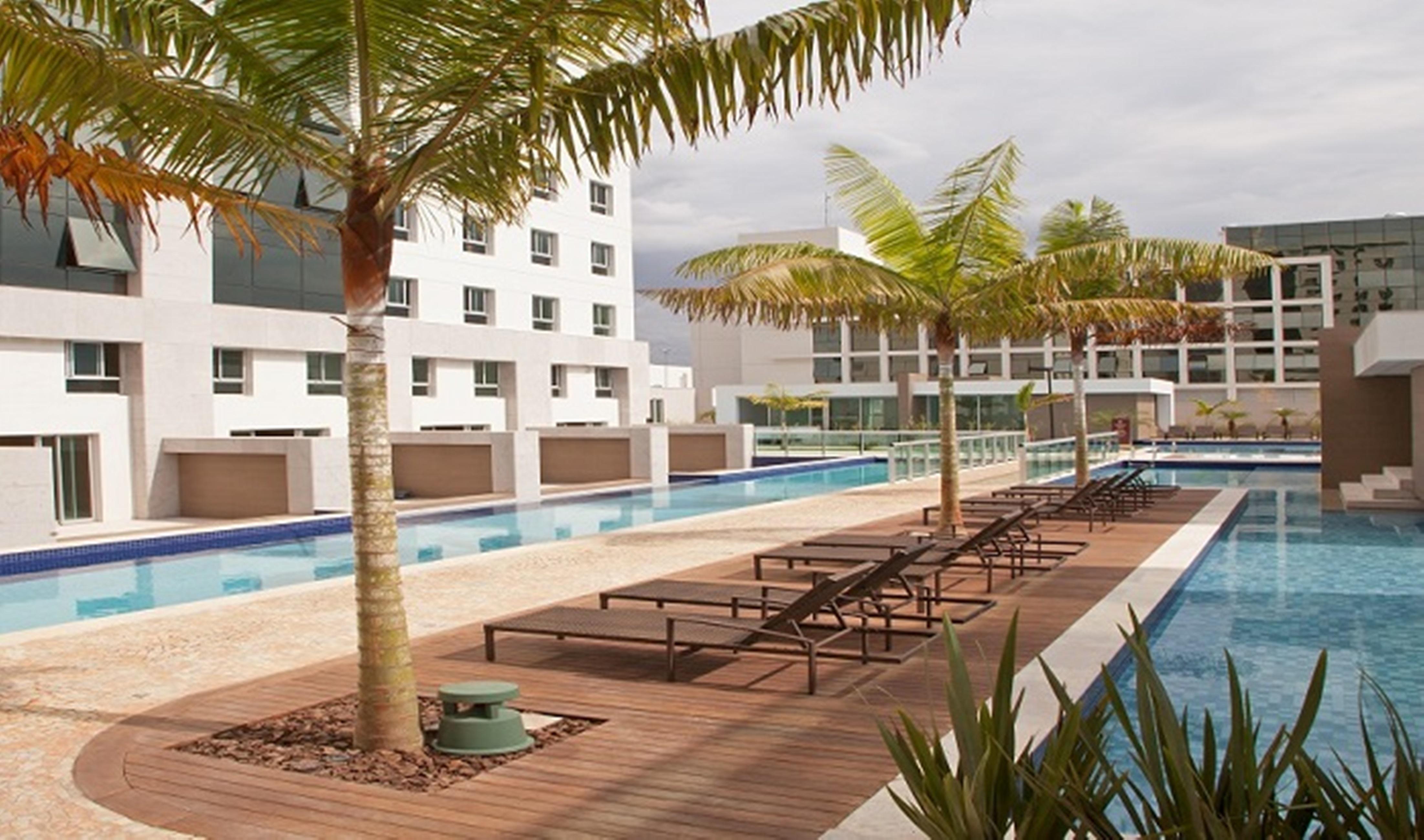 Jade Hotel Brasilia Candangolandia ภายนอก รูปภาพ The swimming pool at the hotel