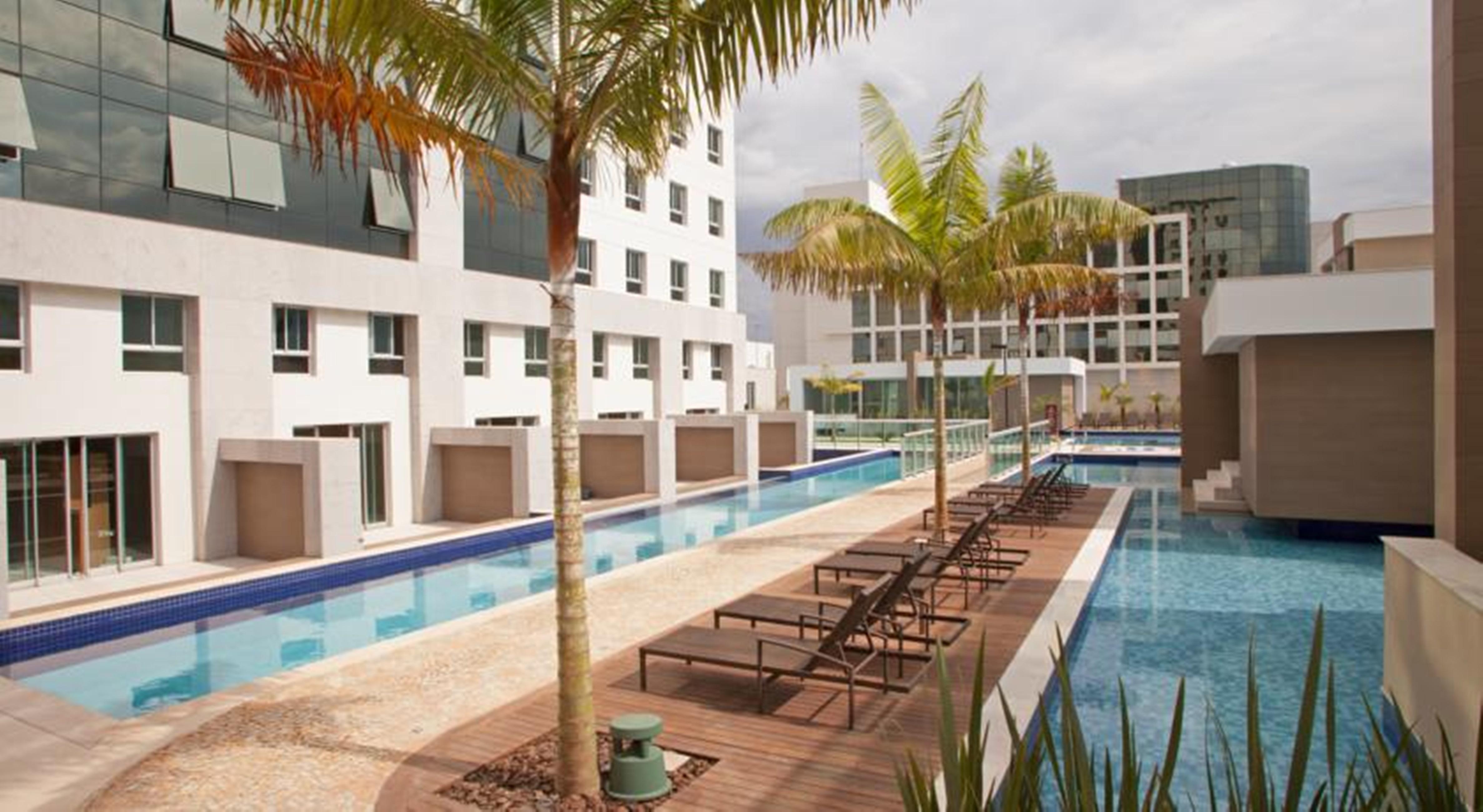 Jade Hotel Brasilia Candangolandia ภายนอก รูปภาพ The swimming pool at the hotel