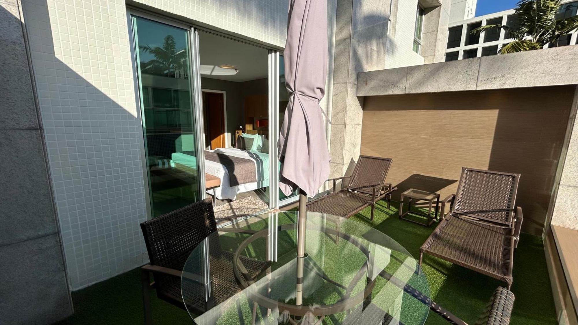 Jade Hotel Brasilia Candangolandia ภายนอก รูปภาพ A balcony at a hotel