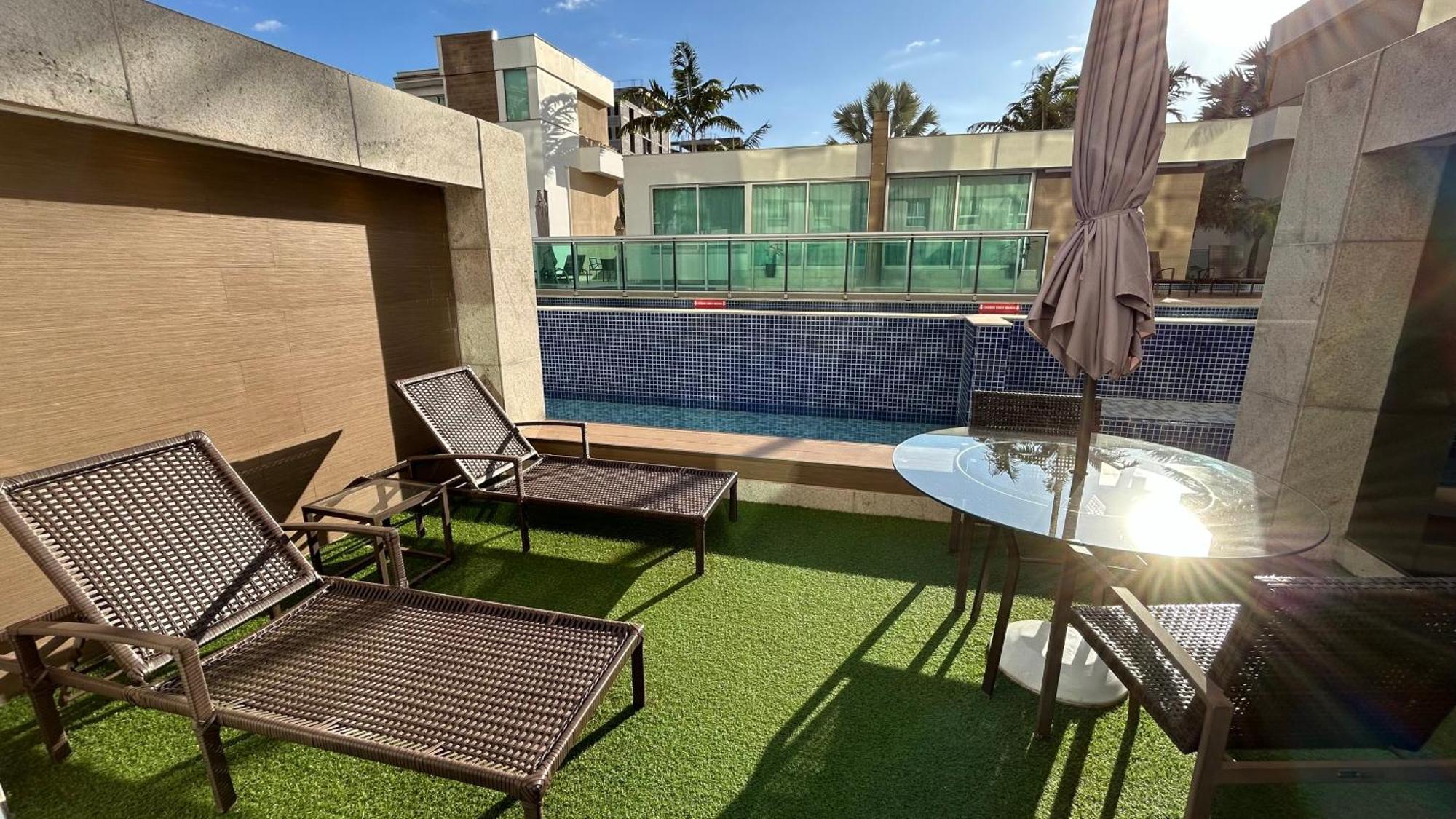 Jade Hotel Brasilia Candangolandia ภายนอก รูปภาพ Rooftop pool at the hotel