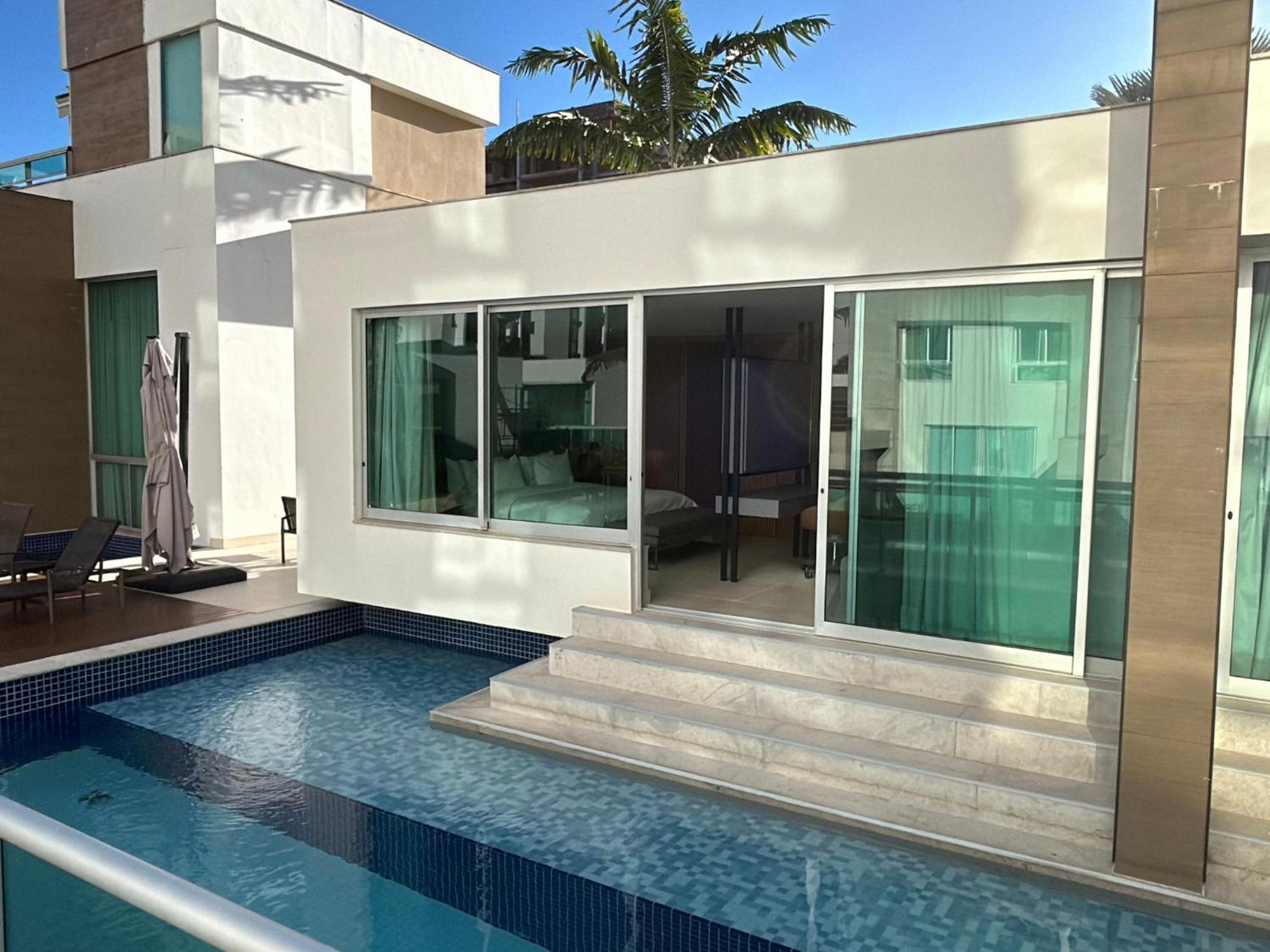 Jade Hotel Brasilia Candangolandia ภายนอก รูปภาพ A swim-up suite at the Hard Rock Hotel & Casino Punta Cana